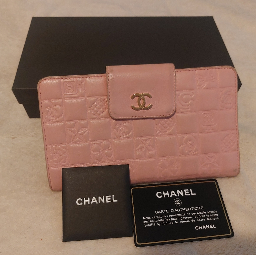 Authentic Chanel Calfskin Icon Logo Bifold Wallet in Pink